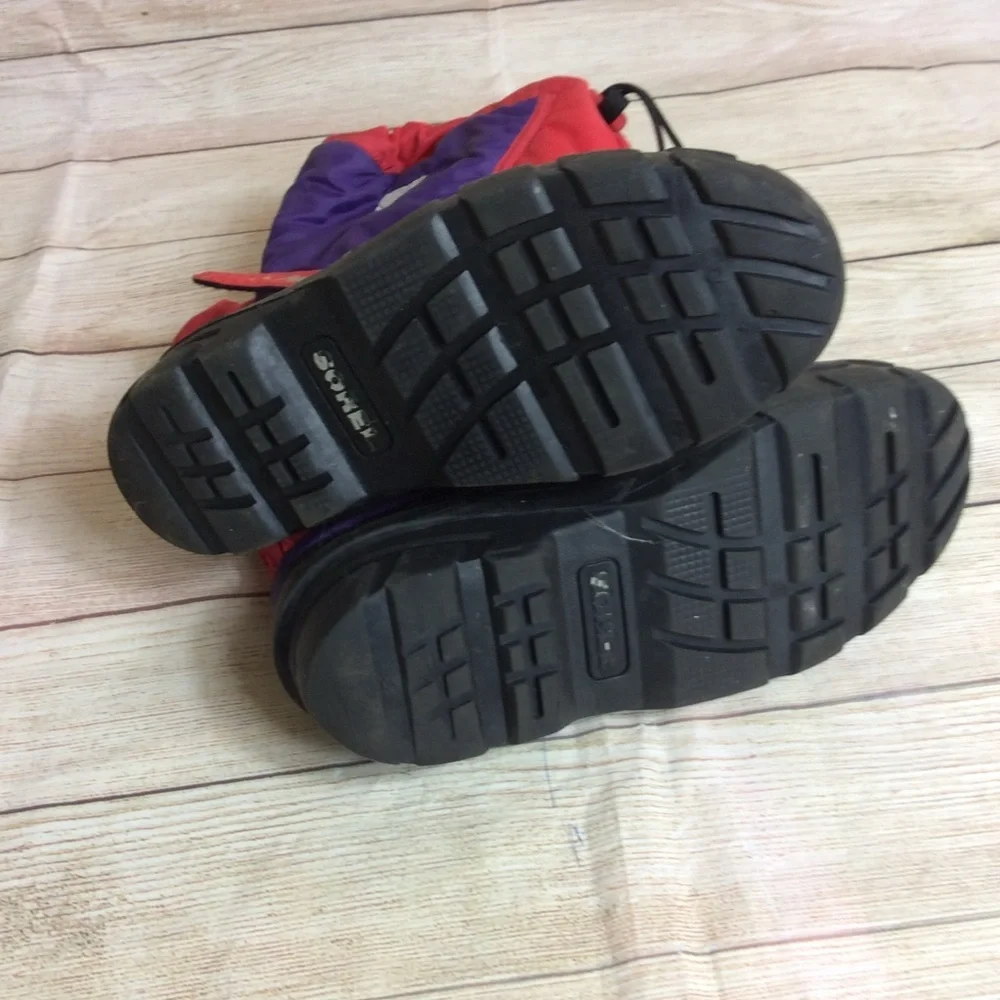 Sorry big girl snow boots. Size 6. (38)